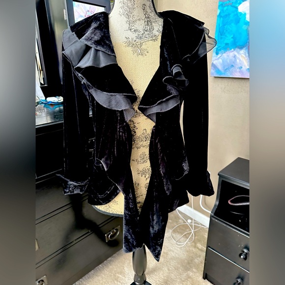 Ladies Jacket/Shrug - Picture 2 of 3